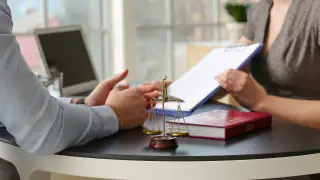 Сестра незаконно оставила родного брата без наследства: вмешалась прокуратура