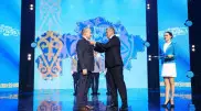Карагандинцам вручили госнаграды в честь Дня Республики