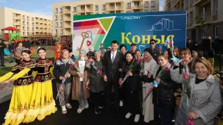 В Туркестане почти 300 жителей получили ключи от новых квартир