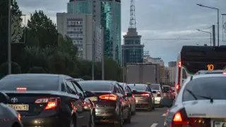 Названы 10 самых крупных должников по автоналогу в Астане