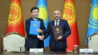 Спикер Мажилиса встретился с главой парламента Кыргызстана в Бишкеке