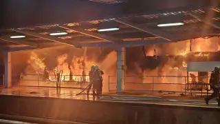 Поезд загорелся на железнодорожной станции в Берлине