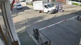 Склад и грузовики во дворе: алматинцы пожаловались на бизнесмена, но суд встал на его сторону