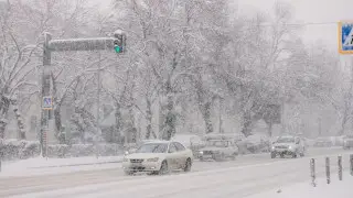 Гололед и метель: штормовые предупреждения объявлены на большей части Казахстана