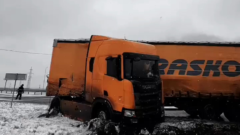 Кадры из видео