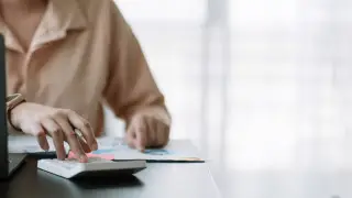 Кому предлагали самые высокие зарплаты в октябре