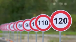 “Скорость на автобане снизили до 110?“: Кожаев ответил на рассылку