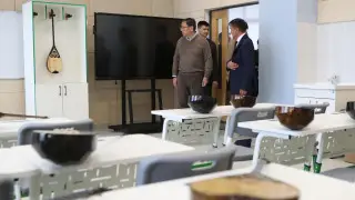 Аким Алматы ознакомился с ходом строительства комфортной школы в микрорайоне Теректы