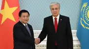 Токаев встретился с членом политбюро ЦК компартии Вьетнама