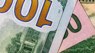 Курс доллара в Казахстане вырос на 2 тенге