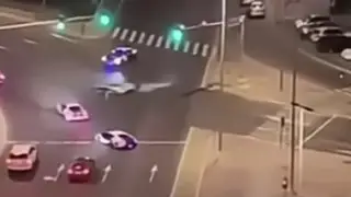 Полицейская погоня по-дубайски: болид F-1 дрифтит и скрывается от полиции