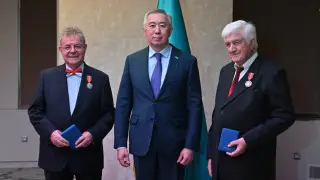 Двух граждан Сербии наградили за особые заслуги перед Казахстаном