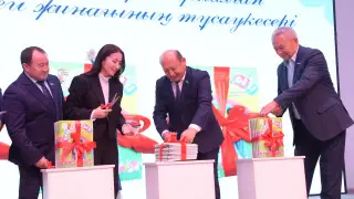 В Алматинской области издали первую книгу с шрифтом Брайля для детей
