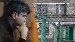 Бритвы, банковские карты и настольные игры: что разрешено Бишимбаеву в колонии