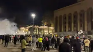 Спецназ оттеснил с площади протестующих в Тбилиси: ПАСЕ сделала экстренное заявление