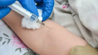 Инъекция с осложнениями - жительница Костаная выиграла суд у поликлиники