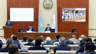 В Amanat сделали предложение о часовом поясе