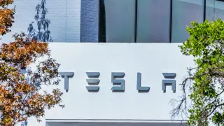 Акции Tesla выросли на 70 процентов и достигли исторического максимума