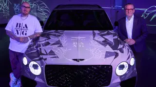 Bentley презентовала “татуированный“ автомобиль на Неделе искусств