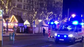 Автомобиль въехал в группу людей на рождественской ярмарке в Германии