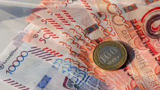 Тенге заметно укрепился к доллару в Казахстане