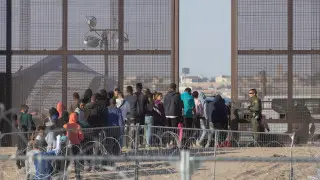 Команда Трампа хочет использовать военные базы для содержания мигрантов