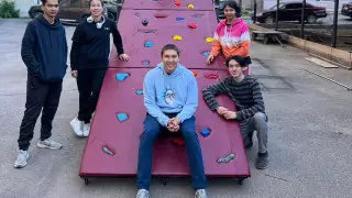 Протез руки, специальные асыки и скалодром. Какие проекты дарят добро?