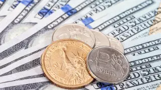 Курс рубля к доллару стремительно падает