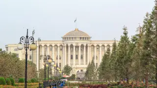 В этом году граждан Таджикистана с Новым годом поздравил не Эмомали Рахмон, а его сын