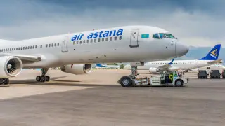 Самолет совершил вынужденную посадку в Актау: что известно