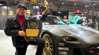 Японцы тюнинговали легендарную Mazda RX-7 и покорили сеть