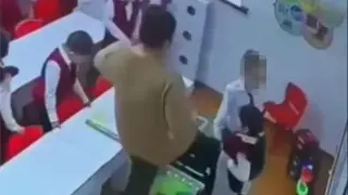 Воспитатель пнула малыша: в Атырау начато расследование