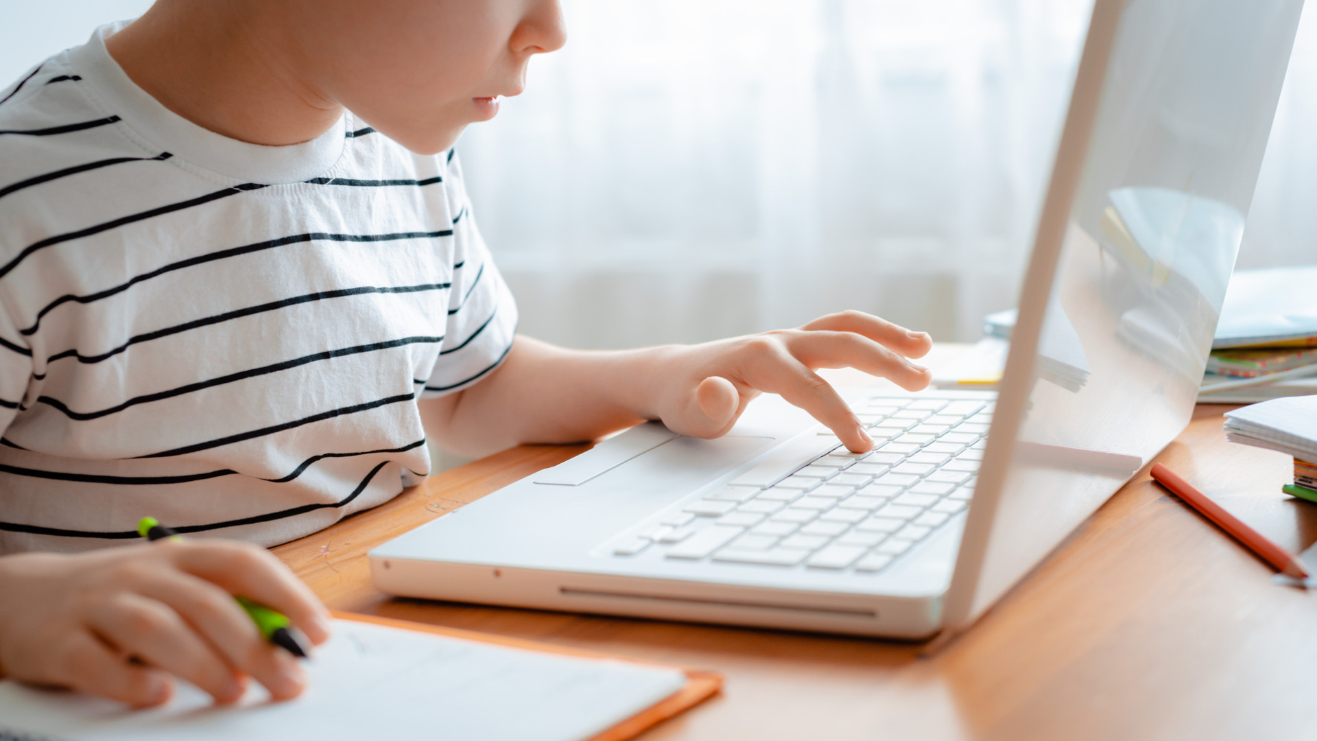 Школьников перевели на удаленку в двух регионах Казахстана