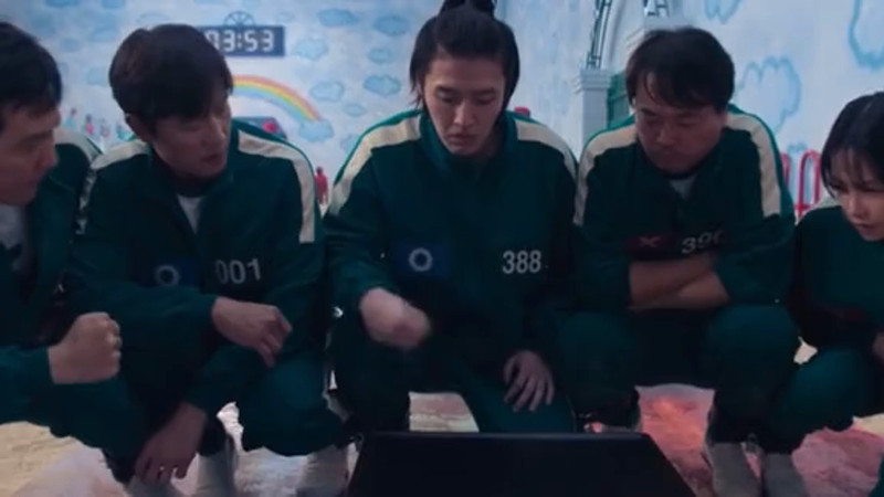 Кадры из сериала “Игра в кальмара“