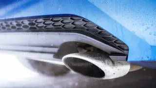 “Прогревать машину можно хоть 55 минут“: депутат заступилась за водителей