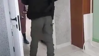 Мужчина с автоматом и трамадол: в Атырау объяснили видео из поликлиники