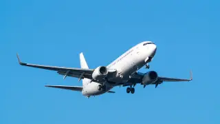 Летевший рейсом из Дубая пассажирский Boeing подал сигнал бедствия над Каспийским морем