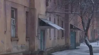 Новорожденную девочку нашли в подъезде жилого дома в Алматы