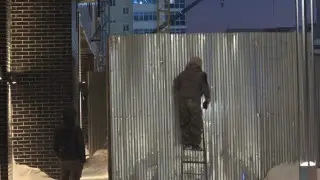 Подъезд ЖК в Астане перекрыли забором