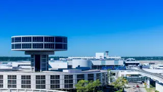 Самолет загорелся во время взлета в американском аэропорту