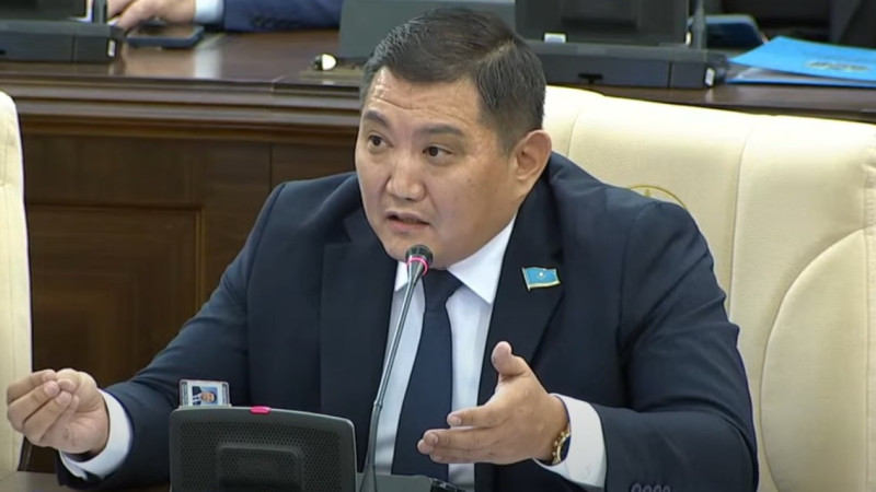 Бакытжан Базарбек. Кадр из видео