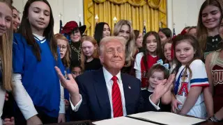 Трамп запретил трансгендерам участвовать в женских соревнованиях в США