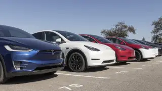 Маск признал, что нынешнее оборудование Tesla не справится с полным автопилотом