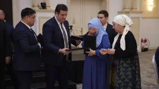 Азербайджанец подарил близким погибших в авиакатастрофе казахстанцев квартиры в Алматы