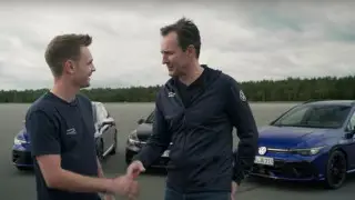 Глава Volkswagen сразился на треке с главным инженером Golf R
