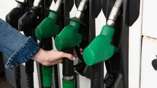 На сколько вырастет цена на бензин до конца февраля: озвучен прогноз