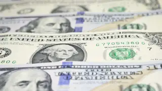 Курс доллара снова упал ниже 500 тенге