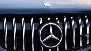 Mercedes сокращает расходы и возвращается к бензиновым двигателям из-за кризиса