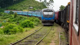 Смертельный кадр: российская туристка погибла, делая селфи на поезде