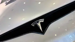 Акции Tesla падают из-за отзыва еще 376 тысяч авто